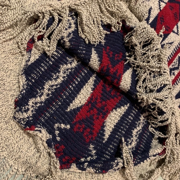 Tribal/Aztec Print Poncho Sweater // one size - Picture 5 of 6